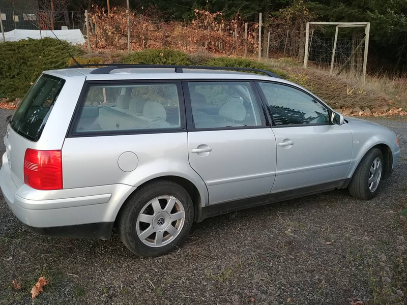 Illustration for article titled At $1,200, Could This 2001 VW Passat 1.8T Get You To Roll Up Your Sleeves?